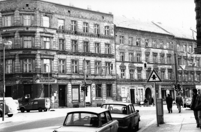 TucholskystraÃ�e  Ecke_AugustraÃ�e_1992.jpg